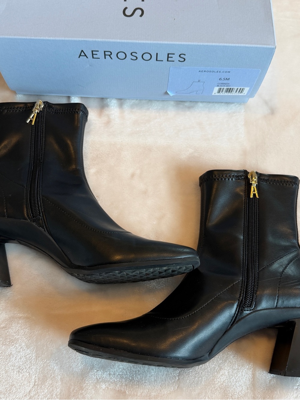 AEROSOLES Black Leather Pointed Toe Ankle Boots with Side Zip